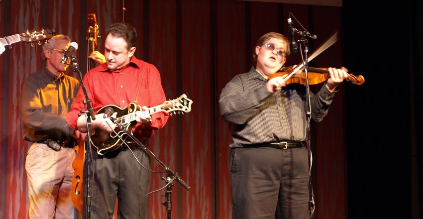Michael Cleveland performing