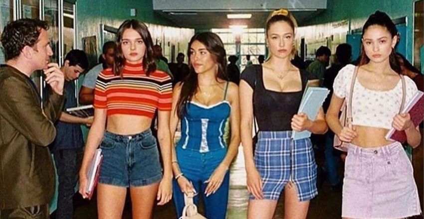 90s Crop Tops and High-Waisted Pants